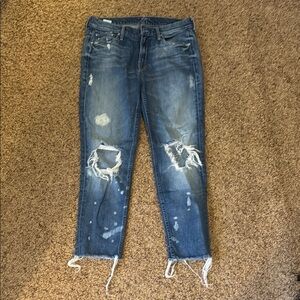 MOTHER Cropped Jeans in Distressed Blue